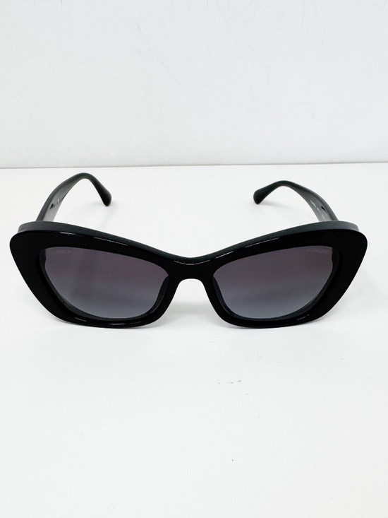 Chanel Pearl Cat Eye CC Sunglasses in black with gradient dark grey main image 7